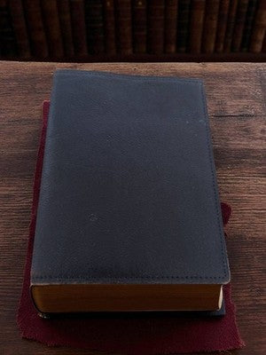 Livre ancien reliure cuir brun foncé | couverture vintage sobre rétro