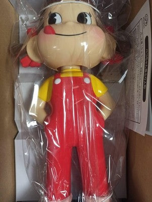 Figurine Peko-chan Fujiya vintage sur socle rouge jaune avec boîte Japon