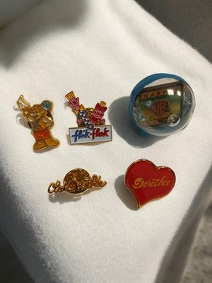 Lot of 5 vintage pins Dorothée Flik Flak Warner Bros retro cartoons