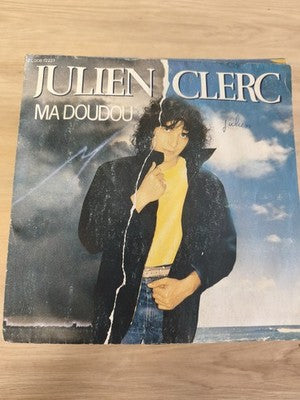 Vinyle 45 tours ancien Julien Clerc, disque rétro collection, état d'usage
