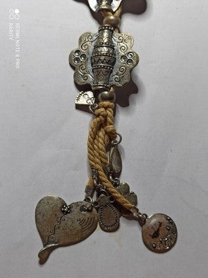 Collier ancien Tibet breloques pendentifs style ethnique corde torsadée
