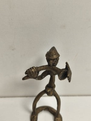 Petite statuette africaine bronze personnage abstrait ancien sculpture ethnique