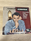 Vintage 45 tours Charles Aznavour Barclay pochette photo échecs collection