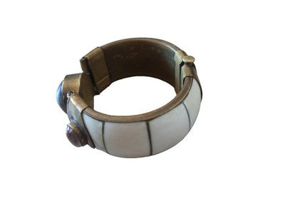 Bracelet jonc vintage en os et pierre cabochon style ancien