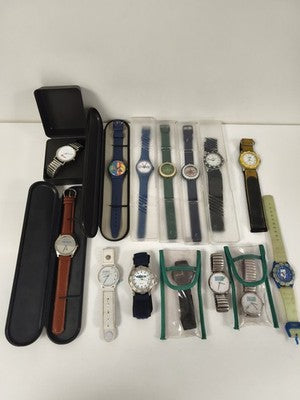 Gros lot de montres publicitaires vintage quartz, étuis, logos années 1990 varié