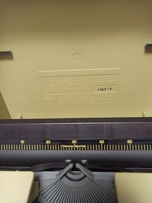 Machine à écrire Petite Super International vintage, rétro beige, AZERTY ancien