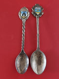 Lot 2 cuillères anciennes métal argenté émaillées collection souvenir Libor Hels