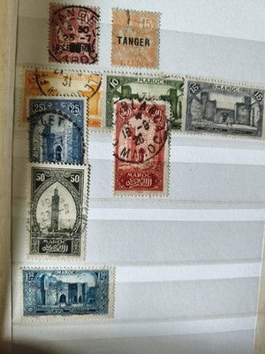 Lot anciens timbres vintage Maroc à trier, motifs monuments, oblitérés
