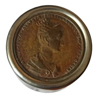 Boîte cylindrique médaillon Maria Anna Augusta, aspect métallique, pièce histori