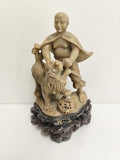 Sculpture ancienne chinoise pierre de lard moine et lion sur socle