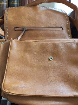 Sac bandoulière vintage femme cuir camel à clous style besace rétro