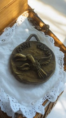 Médaille vintage Club Med MINI CLUB, relief oiseau, souvenir ancien voyage