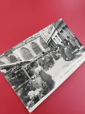 Ancienne carte postale oblitérée Caudebec-en-Caux marché animée noir et blanc