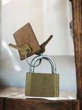 Cadenas ancien Robe vintage laiton avec clé d'origine rétro sécurité