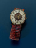 Montre femme vintage rétro à quartz, cadran chiffres stylisés, bracelet marbré