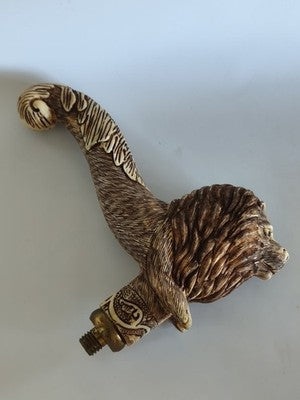 Ancien grand manche de canne zoomorphe bakélite décor sculpté monture laiton