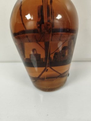 Ancienne bouteille Old Smuggler verre ambré personnage bois interne