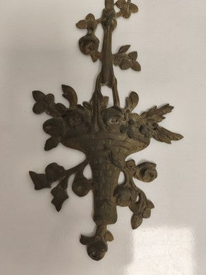 Ancien ornement bronze panier fleurs style Louis XVI déco applique ruban