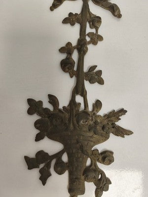 Ancien ornement bronze panier fleurs style Louis XVI déco applique ruban