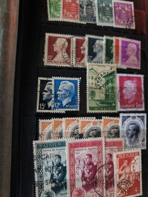 Lot de timbres anciens Monaco à trier, portraits, couleurs variées, collection