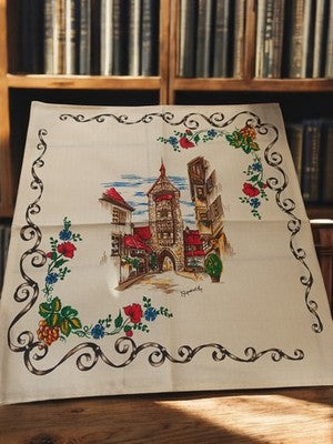 Serviette ancienne Roquewikr vintage, illustration village, linge rétro déco