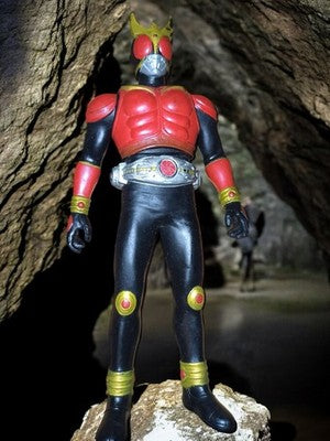 Figurine Kamen Rider Bandai Soft Vinyl vintage rouge noir doré Japon