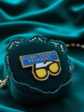 Pin's émaillé Peugeot Pleins Soleils vintage rétro pub auto accessoire