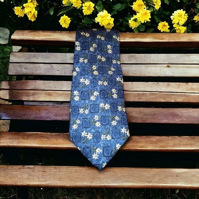 Cravate homme Charleston Italy soie bleue motifs fleurs élégante accessoire