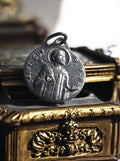 Médaille religieuse Saint Guy vintage métal ancien pendentif catholique