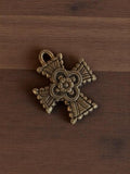 Pendentif croix vintage métal relief années 50 bijou ancien rétro