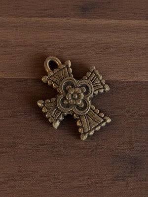 Pendentif croix vintage métal relief années 50 bijou ancien rétro