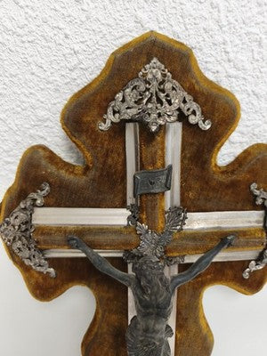 Bénitier mural croix velours Christ métal décor religieux catholique France