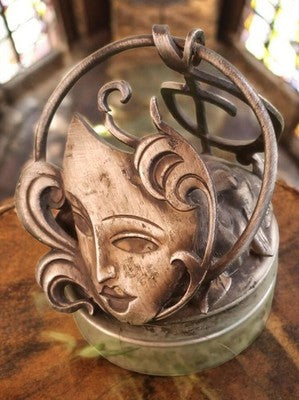 Sculpture Art Déco visage femme métal 1920 style géométrique statuette