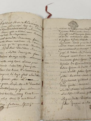 Acte notarié manuscrit 1760, mariage à Saint-Étienne, ruban rouge
