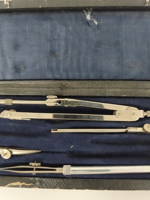 Ancien coffret de compas de dessin géométrie, métal nickelé, écrin noir