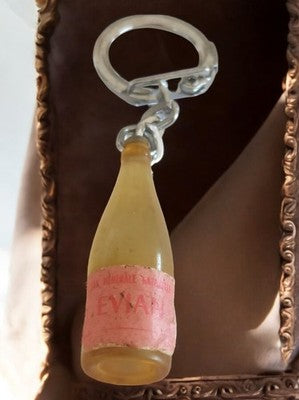 Porte-clés bouteille Evian vintage France publicitaire eau minérale