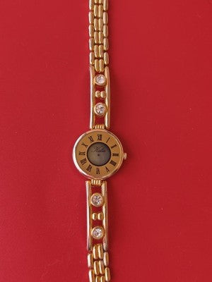 Montre ancienne femme rétro no name, garde-temps vintage élégant collection