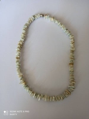 Collier vintage années 80 en perles fantaisie irrégulières, tons ivoire, rétro