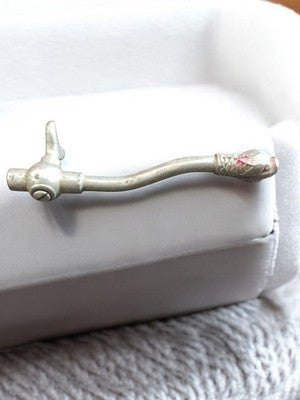 Tire-bouchon ancien en métal forme serpent rétro vintage décapsuleur déco bar