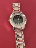 Montre ancienne femme rétro sans marque, style vintage, accessoire collection