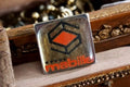 Pin's vintage carré Mabille édition limitée logo rétro
