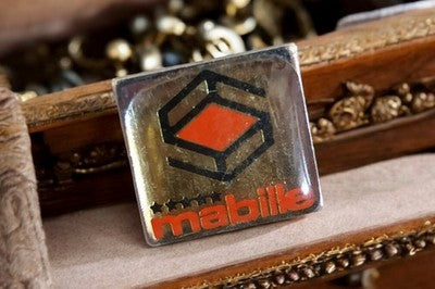 Pin's vintage carré Mabille édition limitée logo rétro