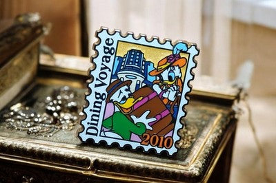 Pin's Tokyo Disneyland Dining Voyage 2010 Donald Daisy émail rare Disney