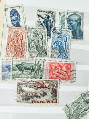 Lot de timbres anciens Cameroun vintage à trier, motifs ethniques et paysages