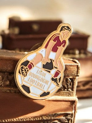 Pin's vintage Ligue Bourgogne Football joueur émaillé, badge ancien football