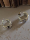 Boucles d’oreilles créoles vintage aspect argenté, clips fantaisie années 80