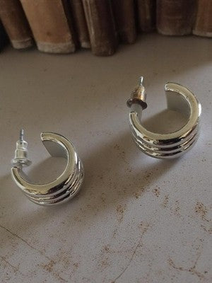 Boucles d’oreilles créoles vintage aspect argenté, clips fantaisie années 80