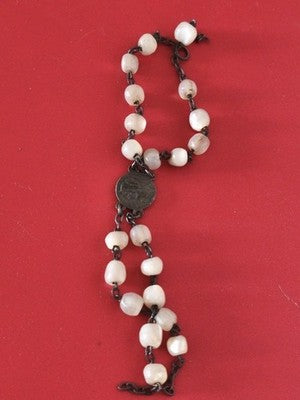 Ancien petit chapelet catholique vintage perles blanches, objet de piété collect