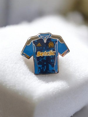 Pin's maillot OM Adidas Betclic vintage bleu Olympique Marseille football rétro