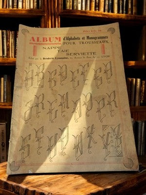 Album broderie ancien Alphabets Monogrammes Broderie Lyonnaise vintage déco
